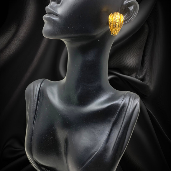 Vintage 1980s Chunky Gold Tone Huggie Clip On Earrings Couture Avant Garde - Picture 3 of 5